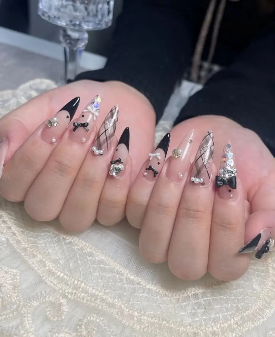 ネイル アートネイル ボルドー フレンチネイル ジェルネイル 氷ネイル・うるうるネイル ハンドネイル Julie Nail Rinのネイルデザイン