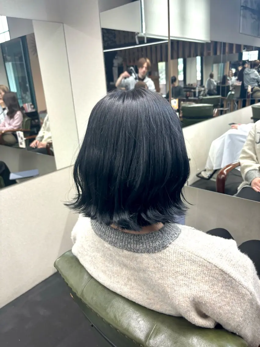 ミディアム 岡村 莉穂のヘアスタイル