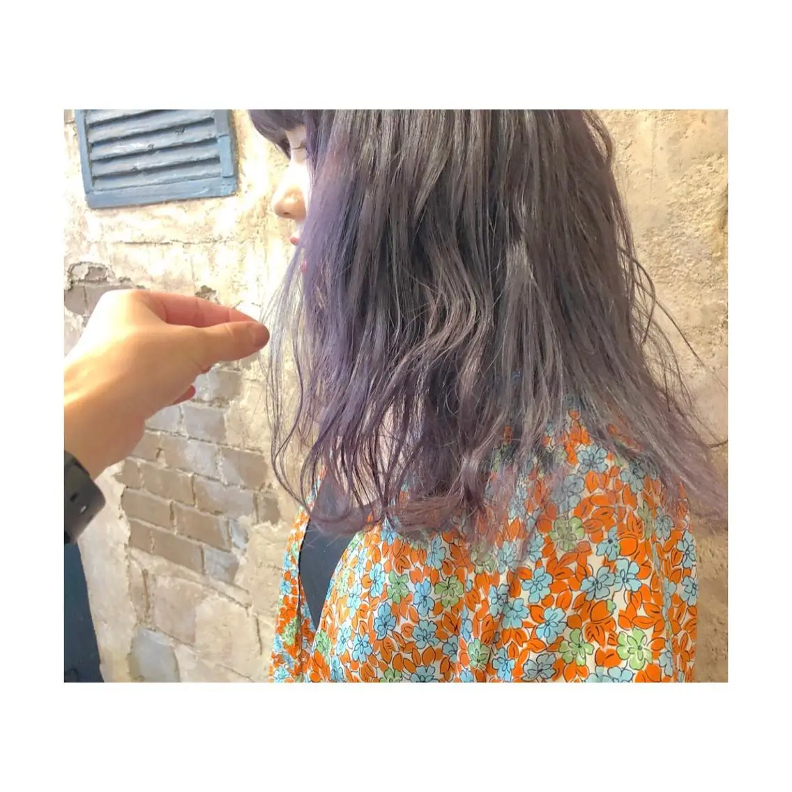 セミロング カラー ブリーチ、パーマ 西部笑のヘアスタイル