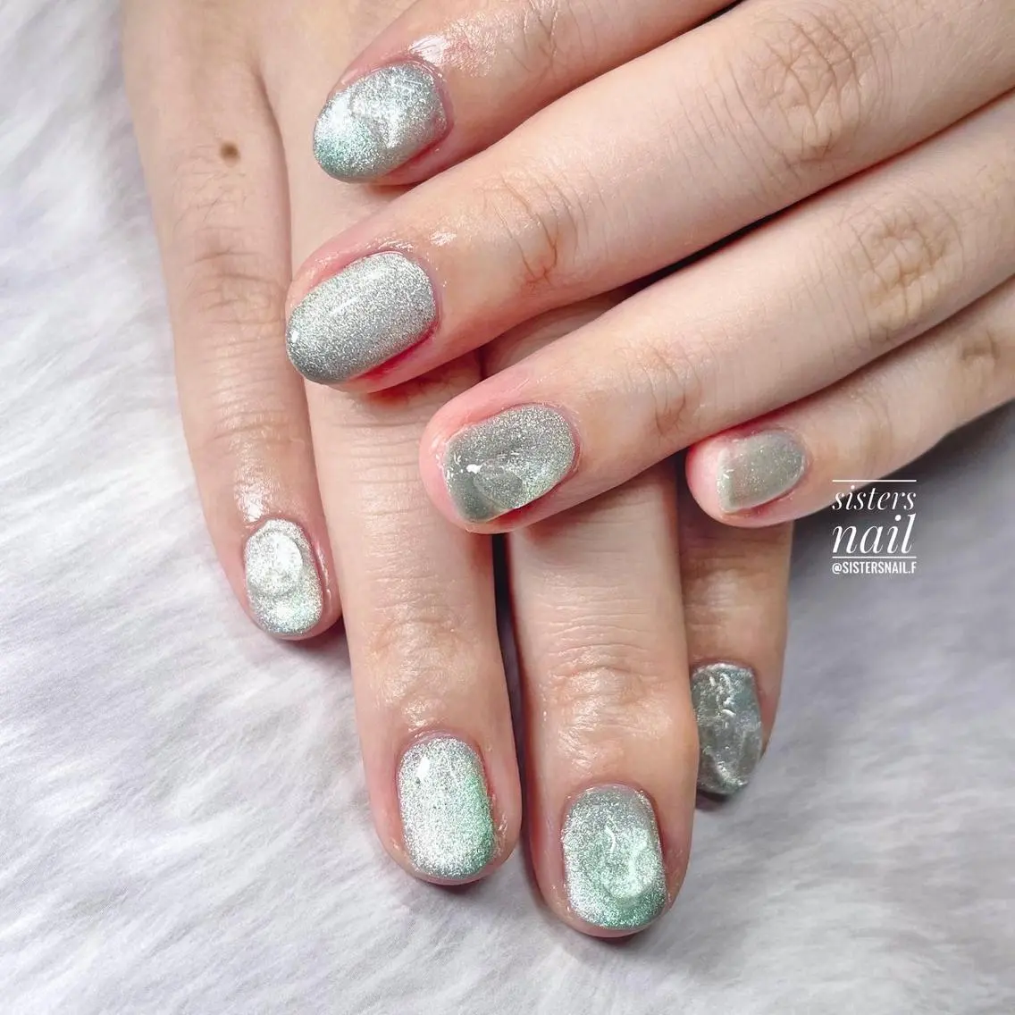 ネイル アートネイル グリーン キラキラネイル マグネットネイル ニュアンスネイル sisters nail.fのネイルデザイン