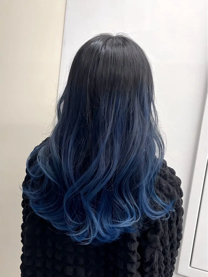 カラー ✩.*Aise⟡.· 艶カラー🐈⬛🩶のヘアスタイル