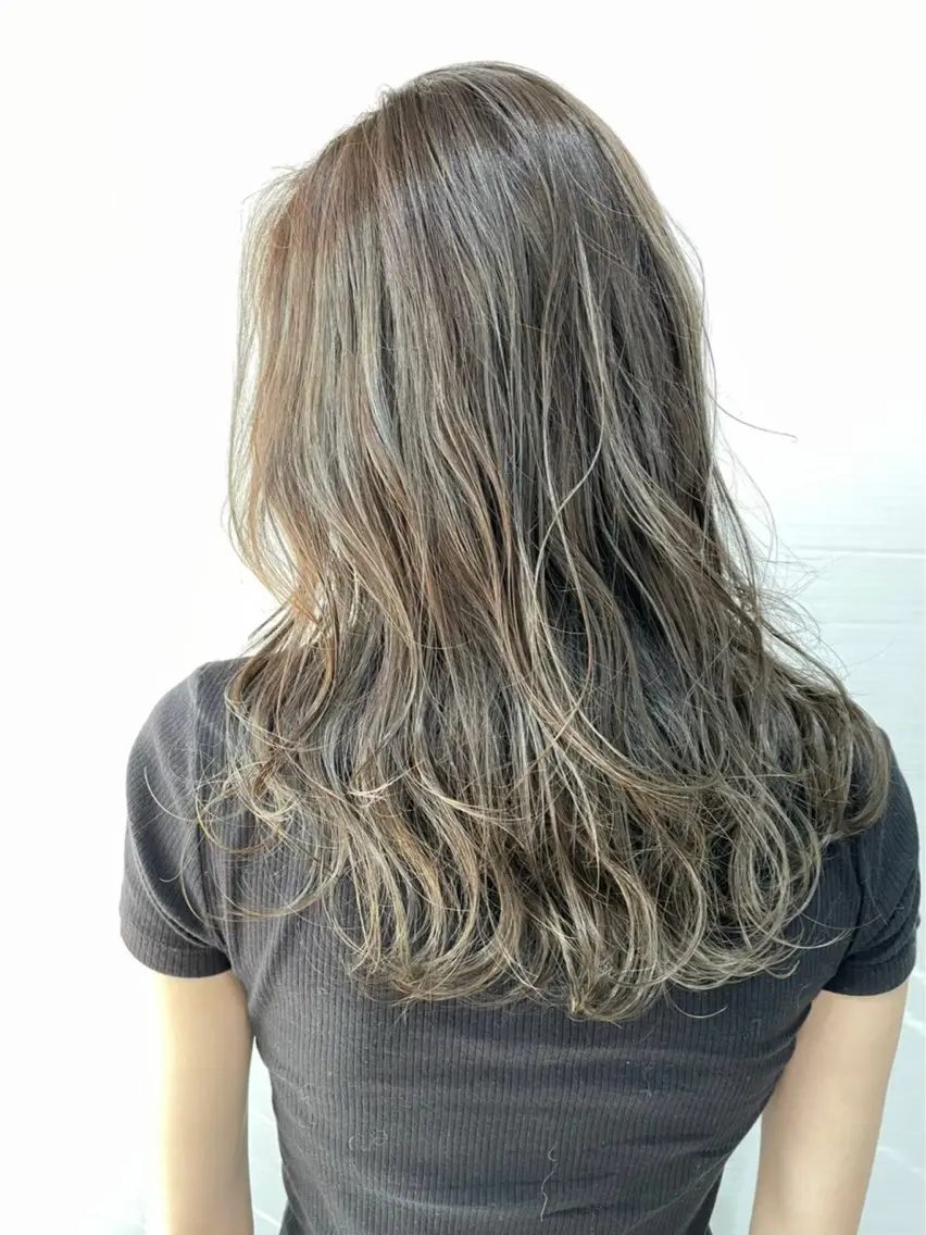 ロング カラー オリーブカラー SHOEI／艶カラー /レイヤーカットのヘアスタイル