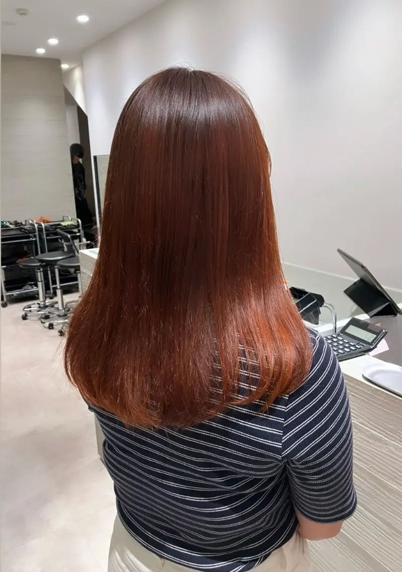 セミロング カラー オレンジ サキ🤍ハイトーン 🪩レイヤーカットのヘアスタイル