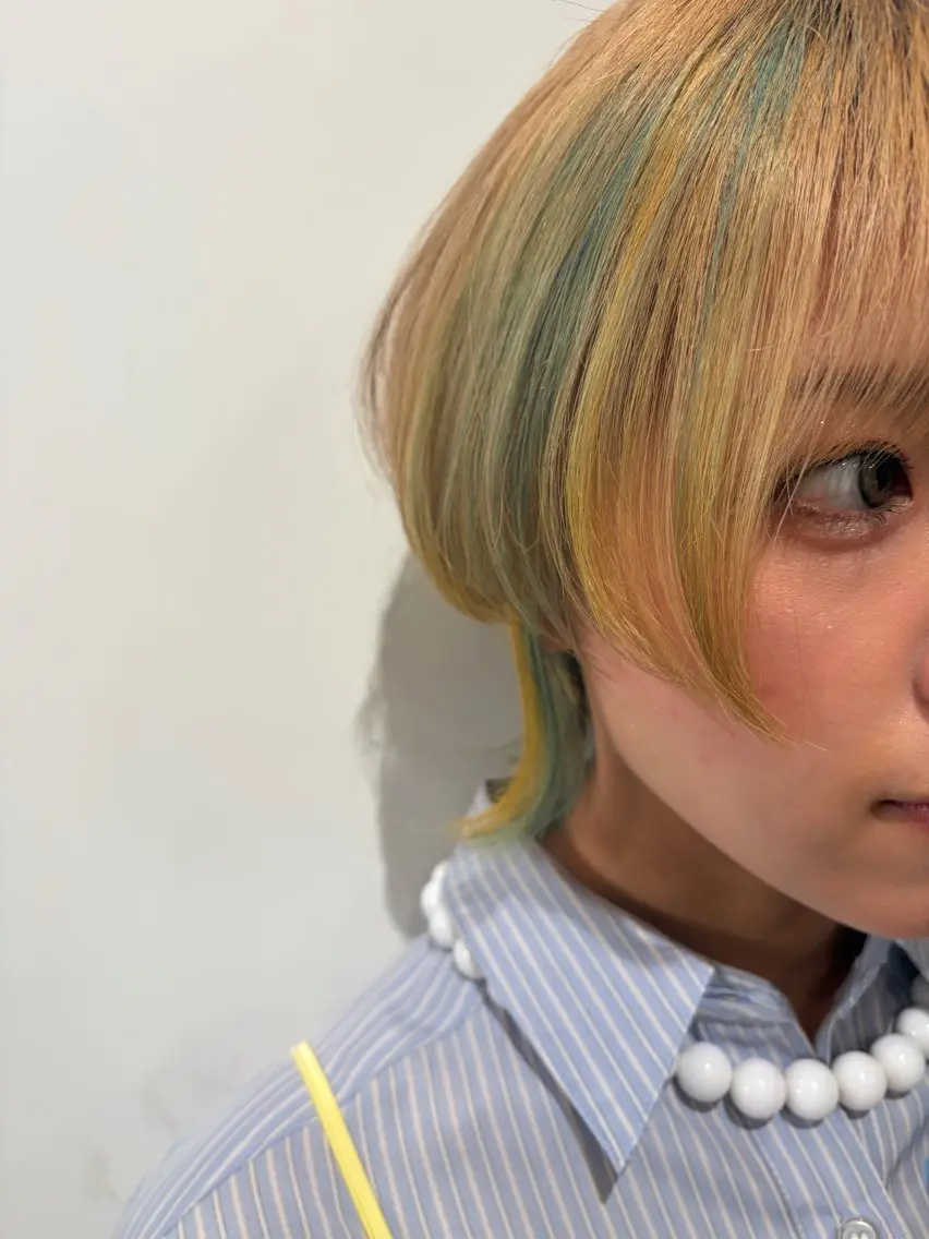 ショート ヘアカラー コバヤシ リナのヘアスタイル