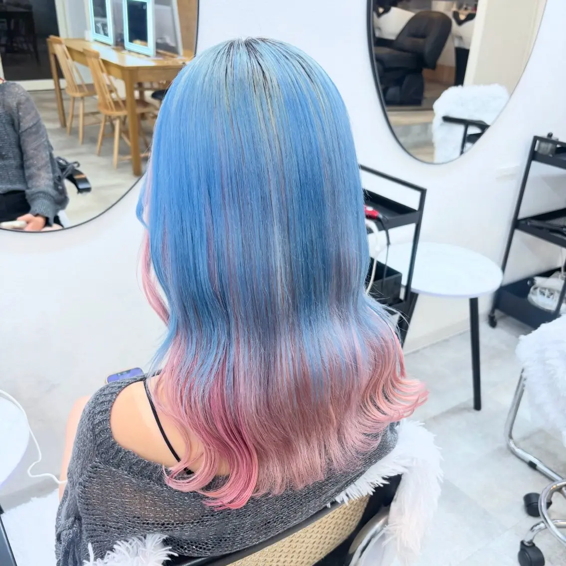 ミディアム カラー ヘアアレンジ ブルーカラー ピンクカラー ホワイトピンク ヘアカラー トリートメント ヘアセット 渋谷🤍ハイトーン 🤍ボブ🤍FUMUのヘアスタイル