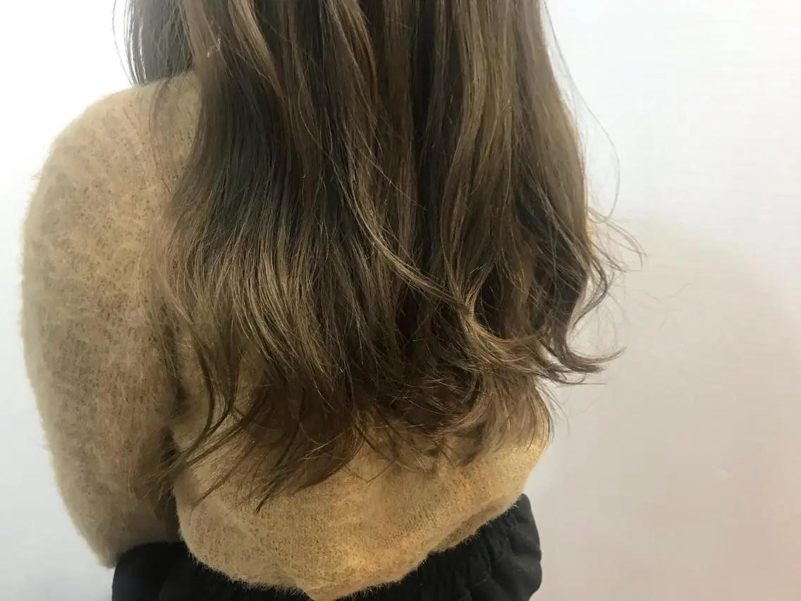 ロング カラー ベージュカラー 【Uneユヌ】菊地 春那のヘアスタイル