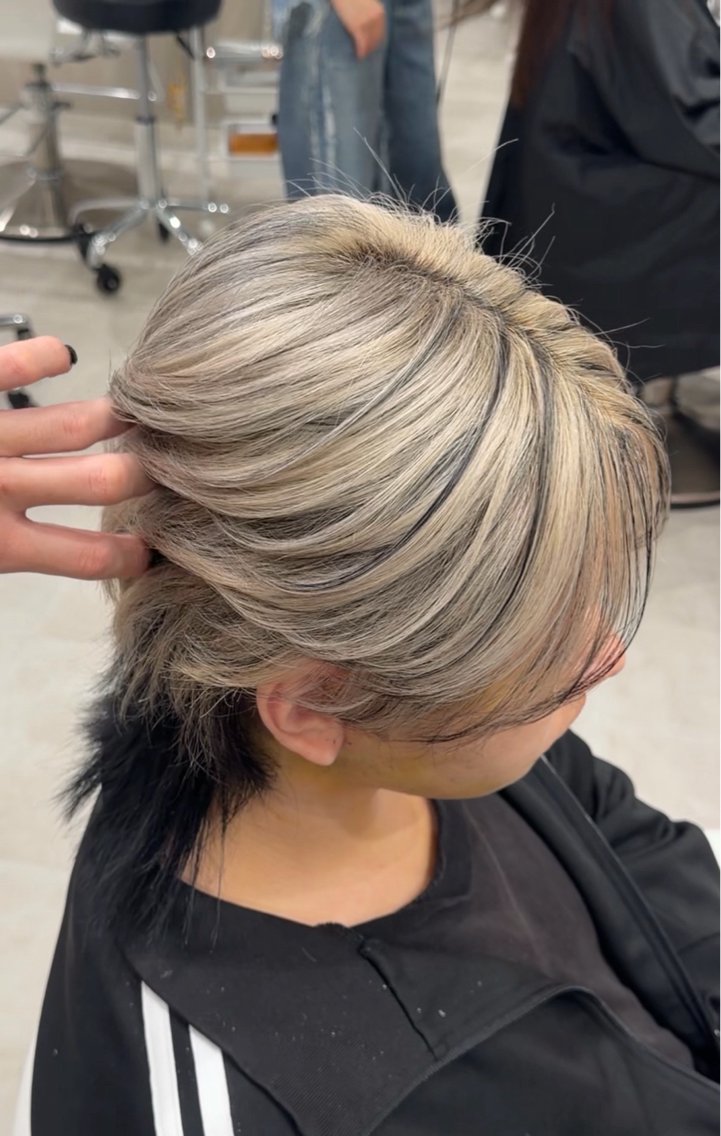 カラー メンズ メンズハイトーン ベージュカラー ハイトーンカラー ミルクティーベージュ シルバー カット ヘアカラー トリートメント ヘッドスパ 【メンズ特化】カット ハイライト/大智のヘアスタイル