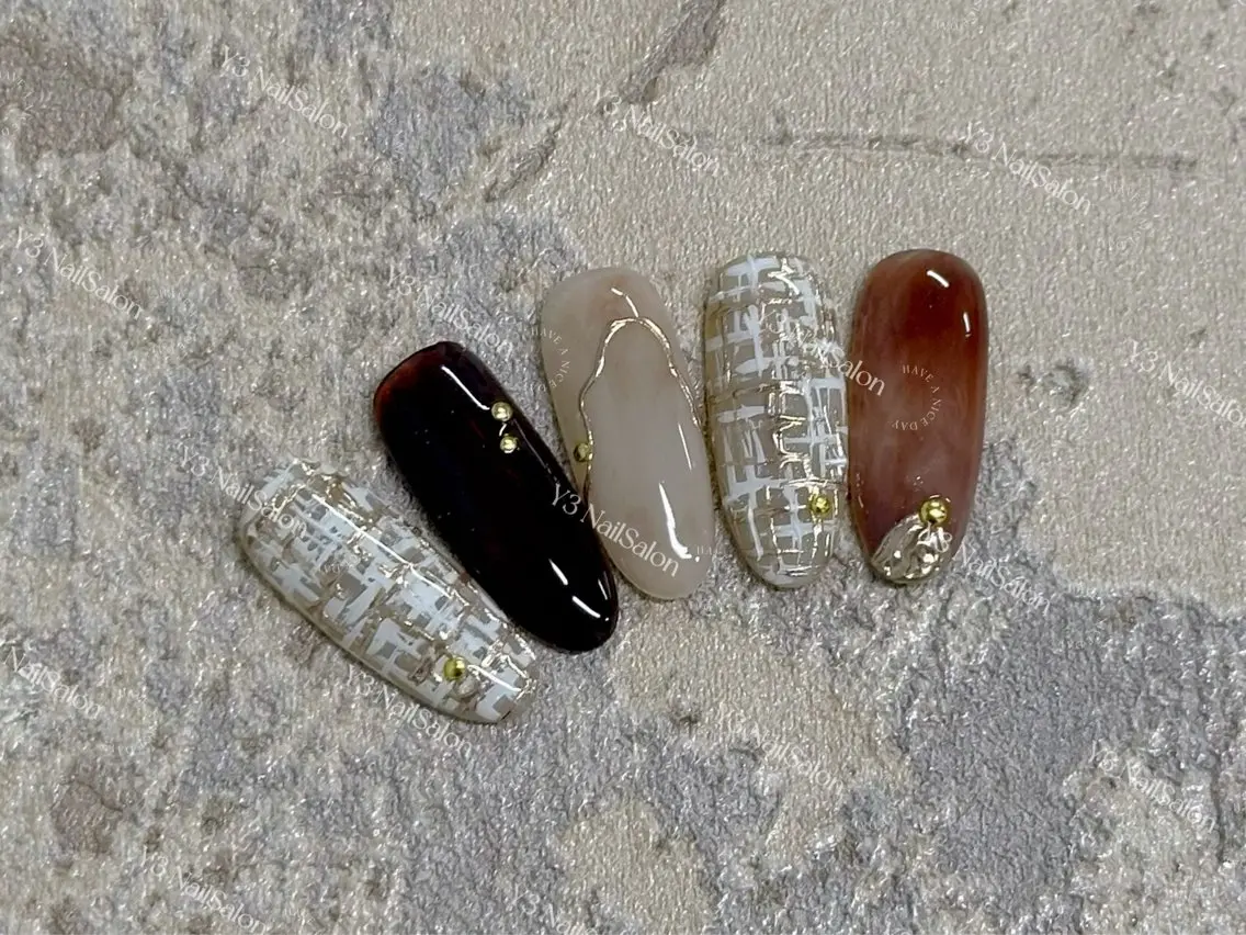 ネイル ボルドー ゴールド ゴージャス ニュアンスネイル オフィスネイル ハンドネイル Y3 NailSalonのネイルデザイン