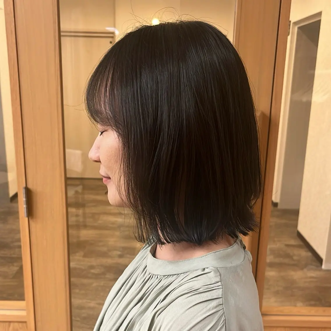 ミディアム くびれヘア くびれレイヤー レイヤーカット 、 ハルナのヘアスタイル