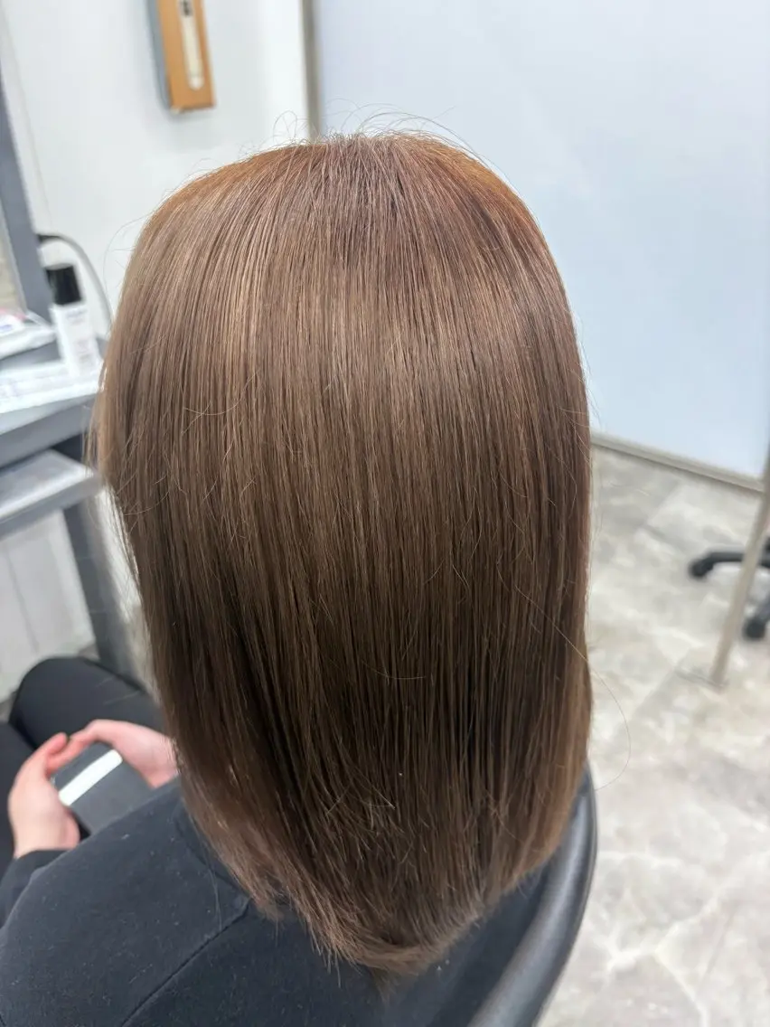 カラー ベージュカラー ブリーチ 岩崎 郁音のヘアスタイル
