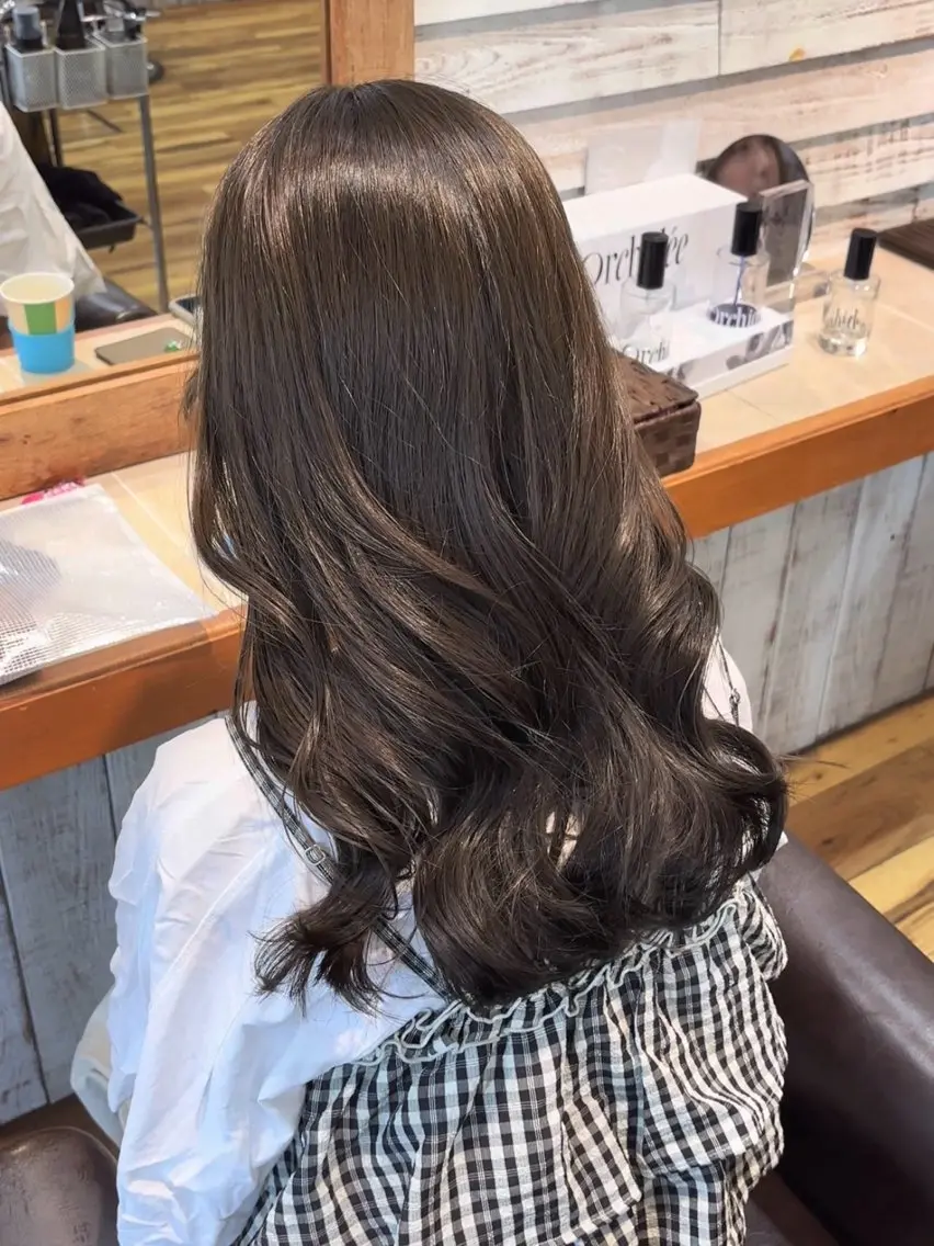 ロング カラー ベージュカラー ブリーチ ブラウンカラー 透明感カラー ミント カット ヘアカラー トリートメント &.越冨 レイヤー/ 顔周り特化/髪質改善のヘアスタイル