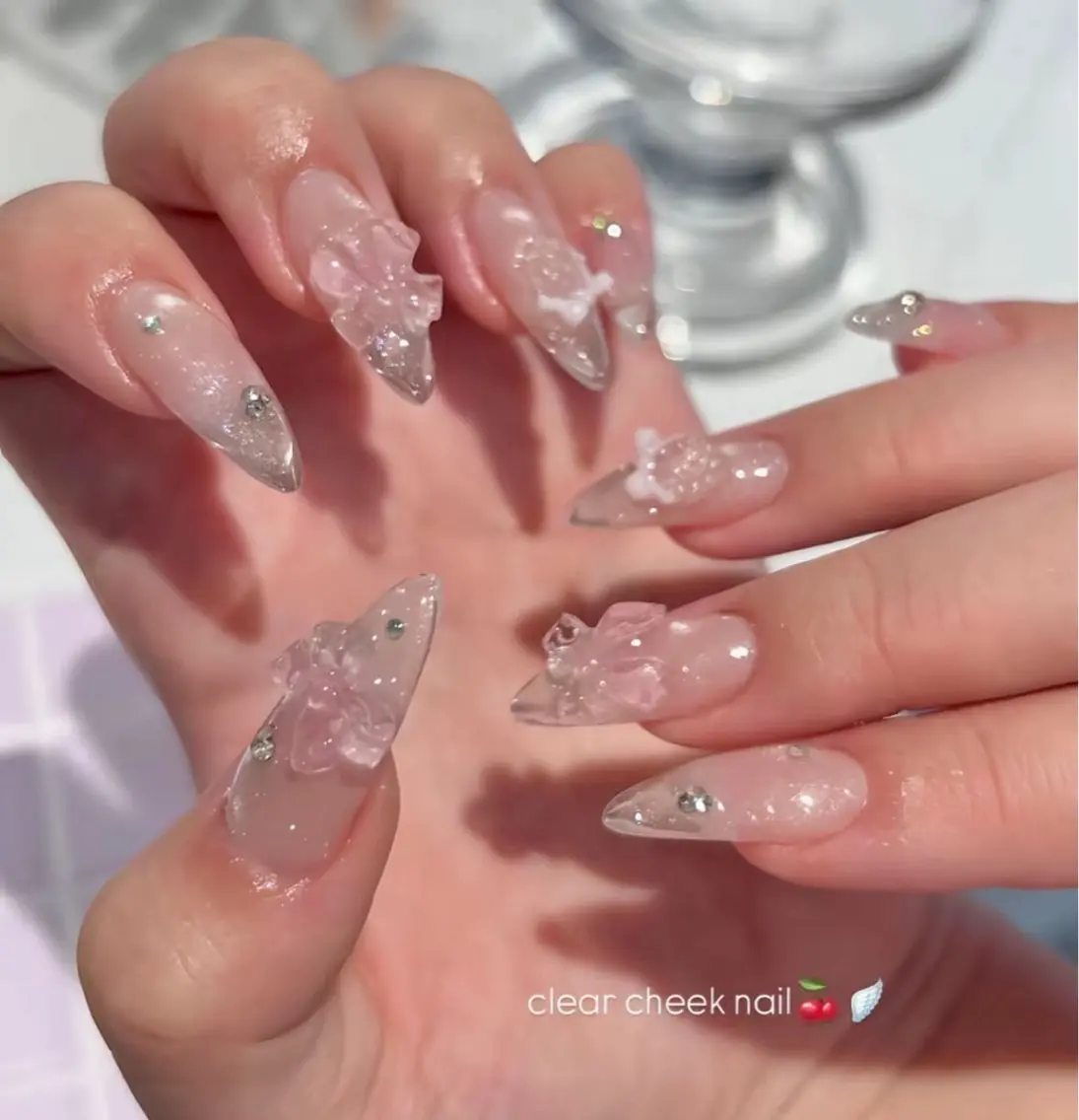 ネイル キラキラネイル 韓国ネイル ロングネイル ワンホンネイル ハンドネイル Josie nail salonのネイルデザイン