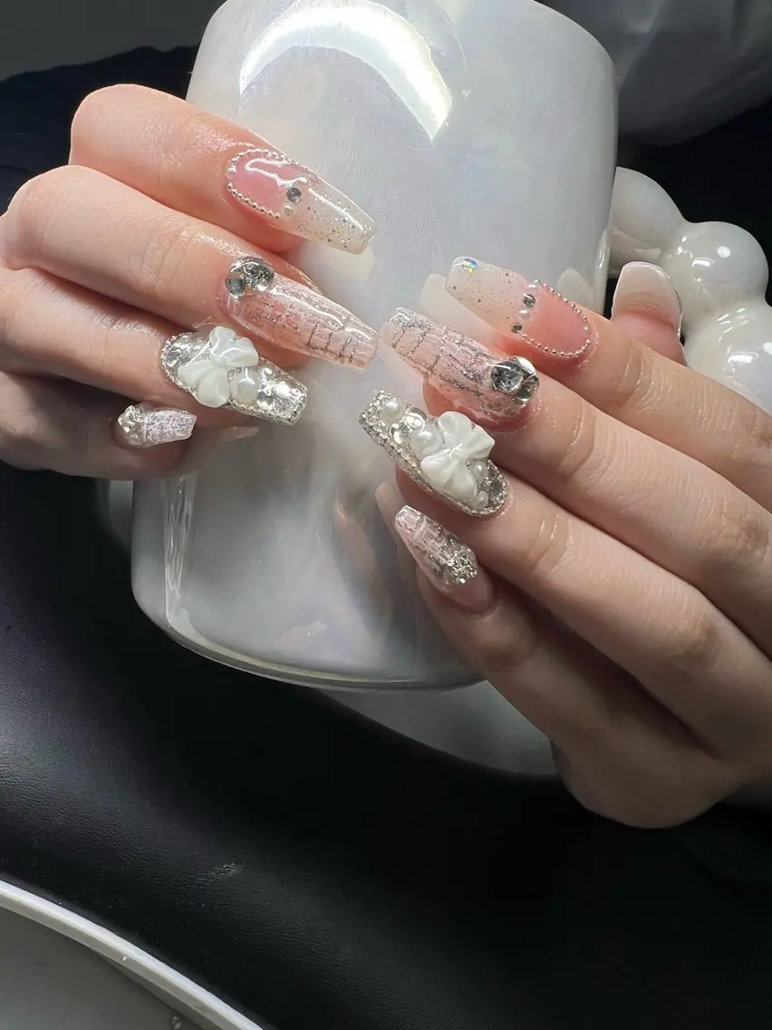 ネイル オーロラネイル チークネイル 長さ出し フットネイル フレンチネイル ハンドネイル Lee Nailsのネイルデザイン