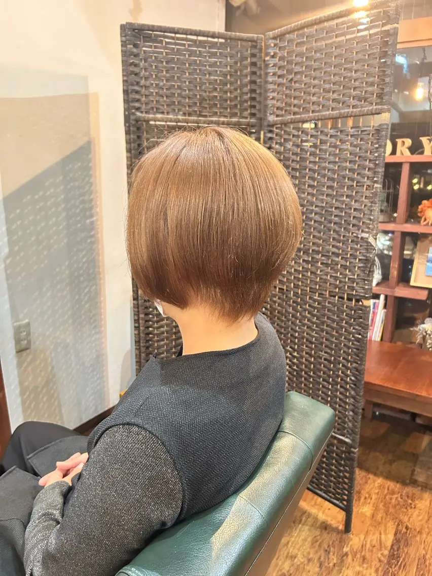 ショート カラー ベージュカラー ブリーチ ミルクティーベージュ オレンジ カット ヘアカラー トリートメント story 増田 わかなのヘアスタイル