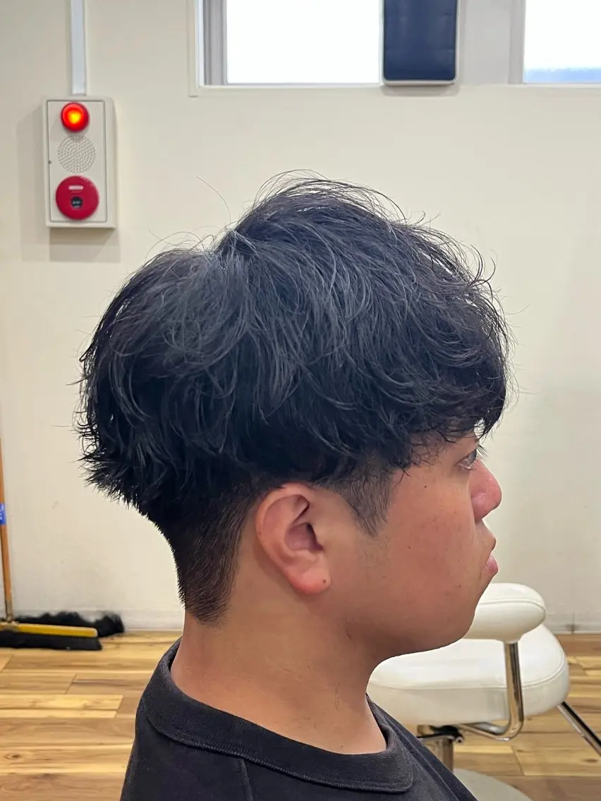 パーマ メンズ カット パーマ ﾒﾝｽﾞｻﾛﾝ関 紫雲（ｾｷﾚﾝｹﾞ）のヘアスタイル