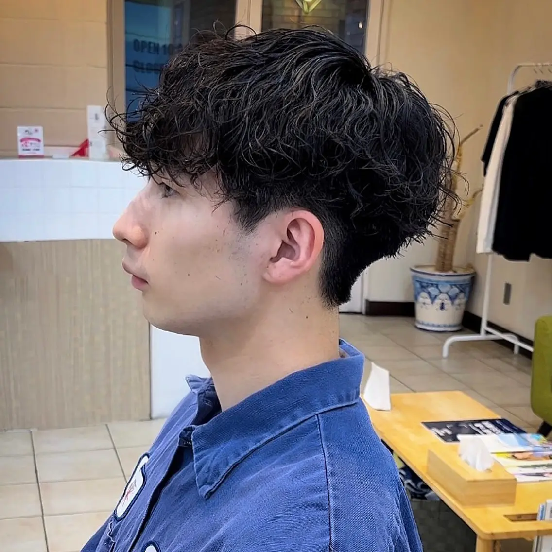 ショート パーマ メンズ マッシュ メンズパーマ 刈り上げ 波巻きパーマ スパイラルパーマ カット パーマ masahiro 波巻きシャドウパーマのヘアスタイル