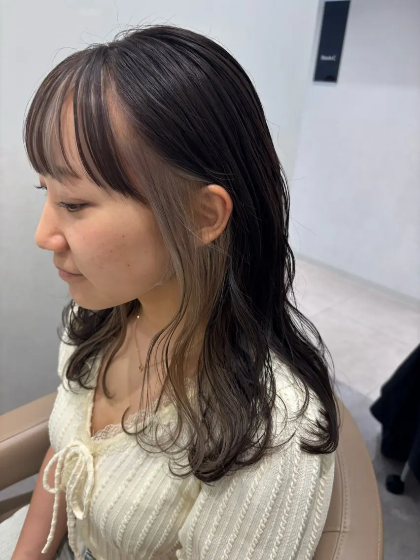 ミディアム カラー パーマ ヘアアレンジ ベージュカラー ホワイトベージュ カット ヘアカラー トリートメント ヘッドスパ ヘアセット 押切 響 のヘアスタイル