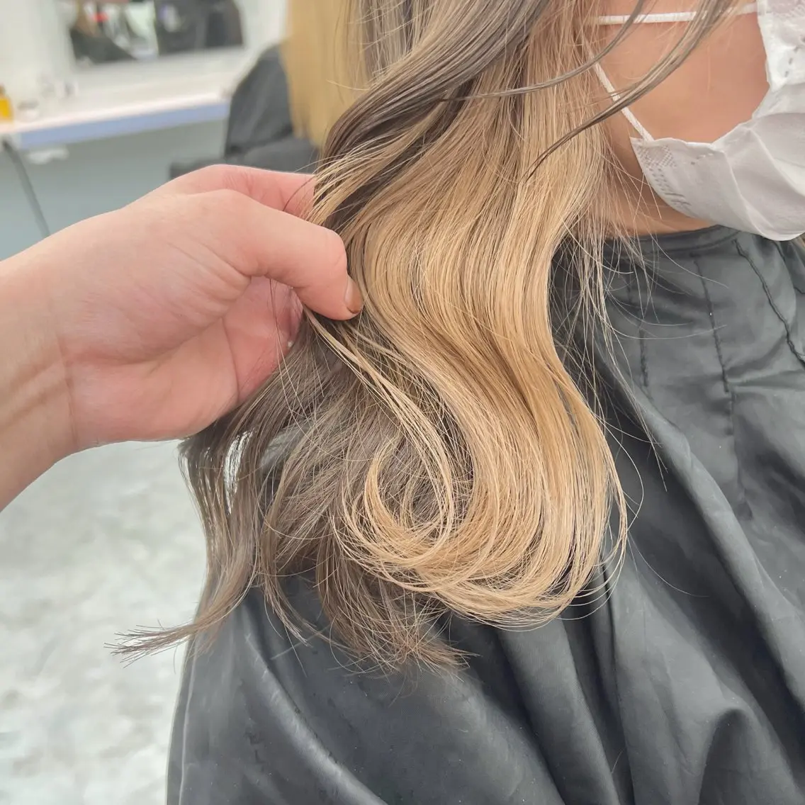ミディアム カラー カット 縮毛矯正 韓国スタイル🇰🇷 トレンドレイヤー🪡のヘアスタイル