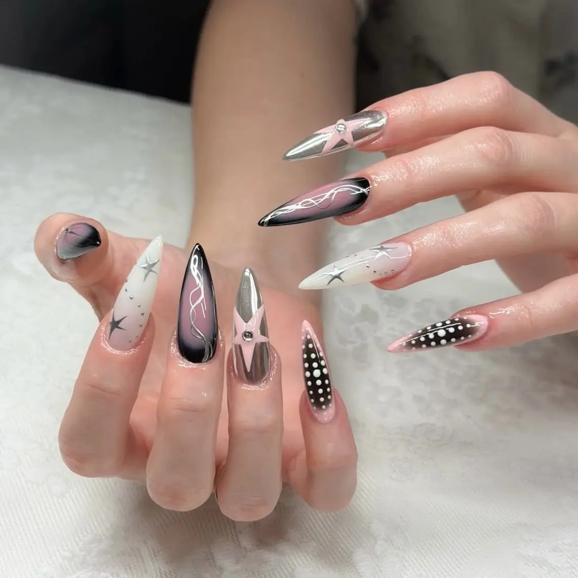 ネイル ドット ジェルネイル 韓国ネイル ロングネイル ミラーネイル ハンドネイル Umee Nailのネイルデザイン