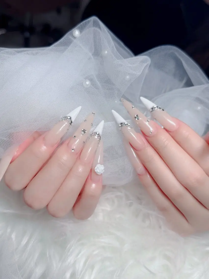 ネイル チークネイル 長さ出し フラッシュネイル フレンチネイル グラデーション ハンドネイル Lenie Nail Salonのネイルデザイン