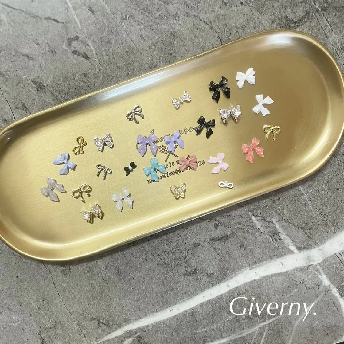 ネイル ハート ワンカラーネイル リボン ハンドネイル Giverny .のネイルデザイン