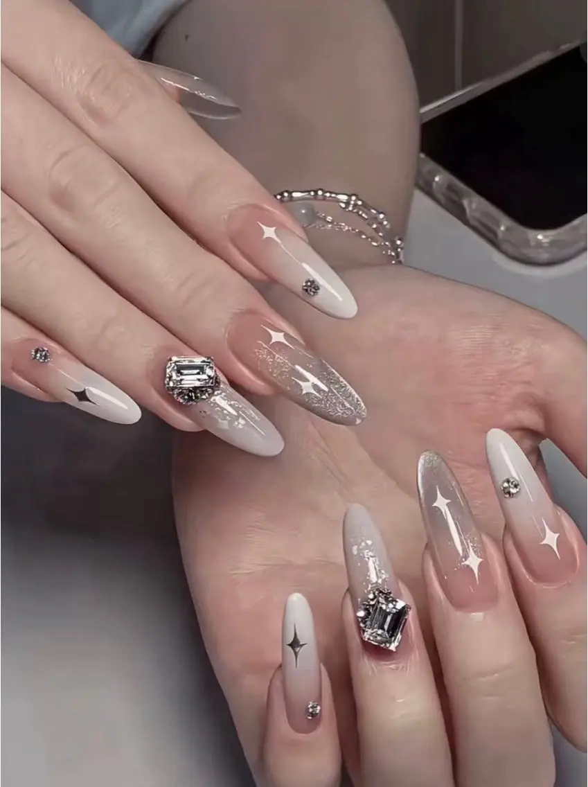 ネイル MQueen ネイルサロンのネイルデザイン