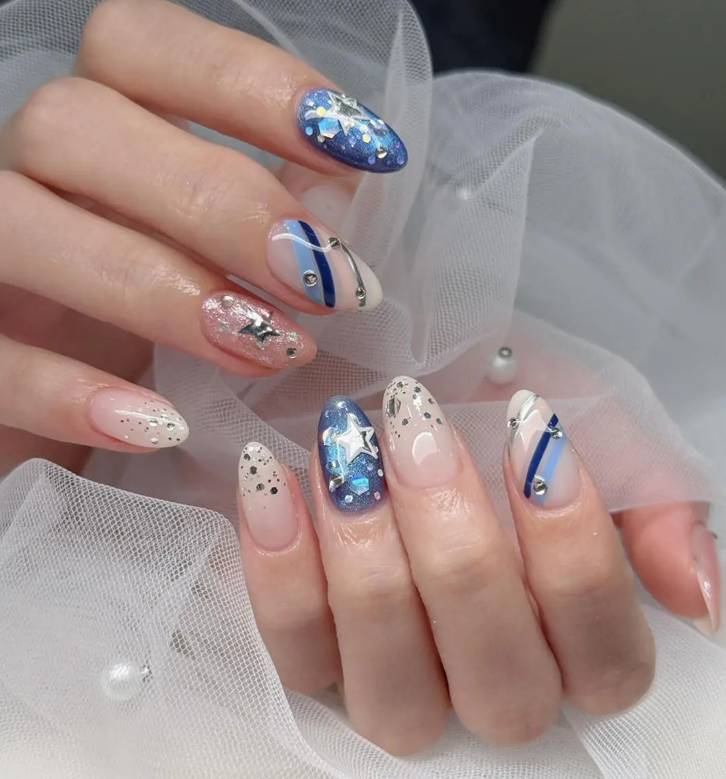 ネイル オーロラネイル ブルー チークネイル フットネイル フレンチネイル ハンドネイル NAILS168 池袋西口駅前店のネイルデザイン