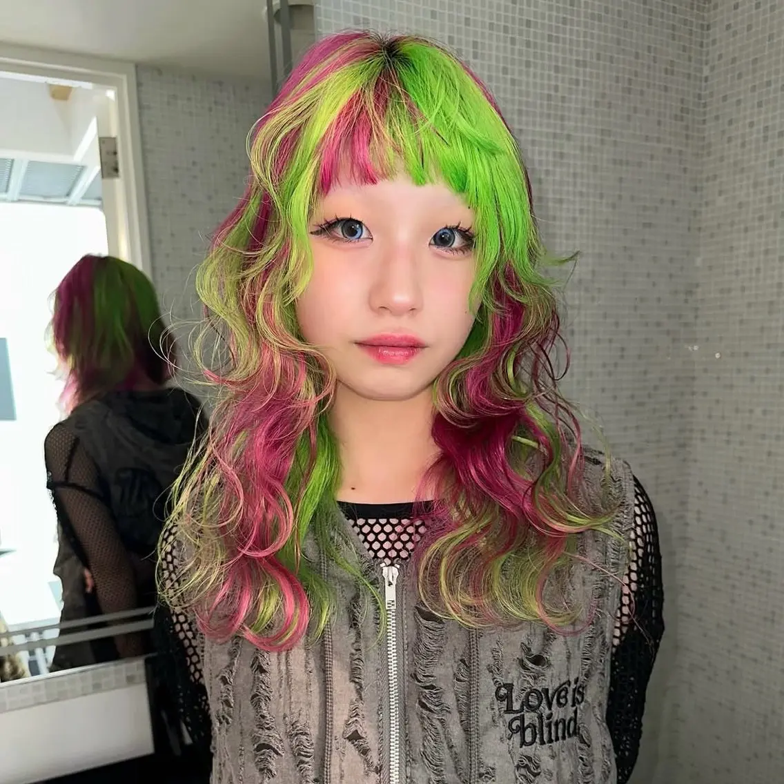 セミロング カラー ヘアアレンジ MIYU/ケアブリ ーチカラー／デザインのヘアスタイル