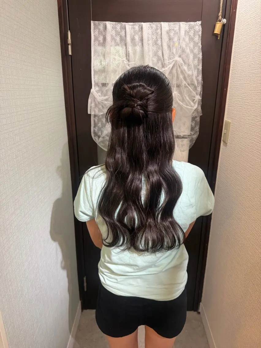 ロング ヘアアレンジ ハーフアップ ココシャル miranoのヘアスタイル