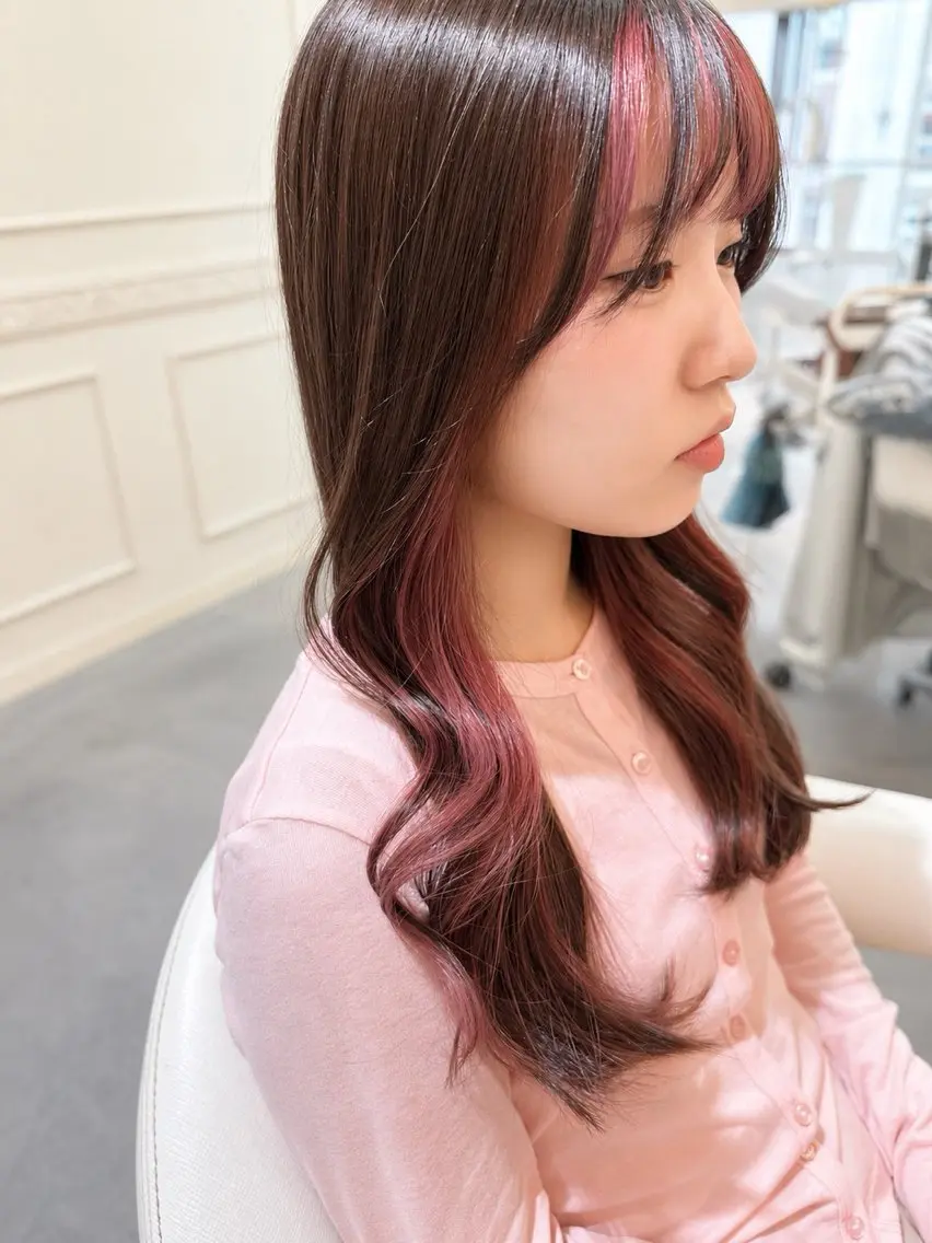 ロング カラー インナーカラー ピンクカラー ヘアカラー トリートメント アダチ ホノカのヘアスタイル