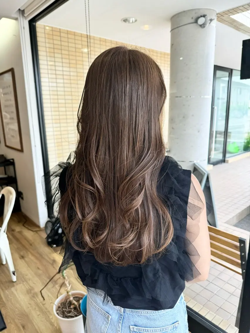 ロング カラー グレージュ ヘアカラー トリートメント ツキダテ ユイのヘアスタイル