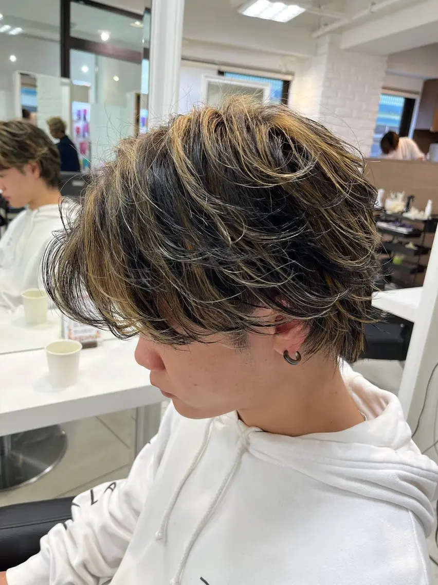 ショート カラー メンズ メンズハイライト ベージュカラー ハイライトカラー ハイライト カット ヘアカラー トリートメント 【メンズ縮毛矯正/ Ryoka】のヘアスタイル