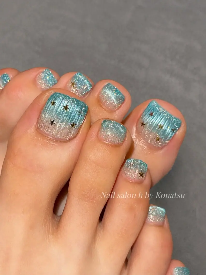 ネイル ブルー フラッシュネイル フットネイル グラデーション グリーン フットネイル nail salon h🎀小夏のネイルデザイン
