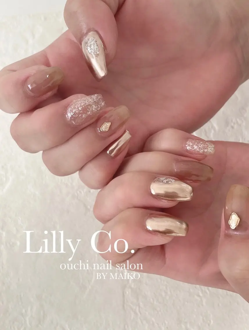 ネイル ゴールド ハンドネイル ハンドケア Lilly Co.のネイルデザイン