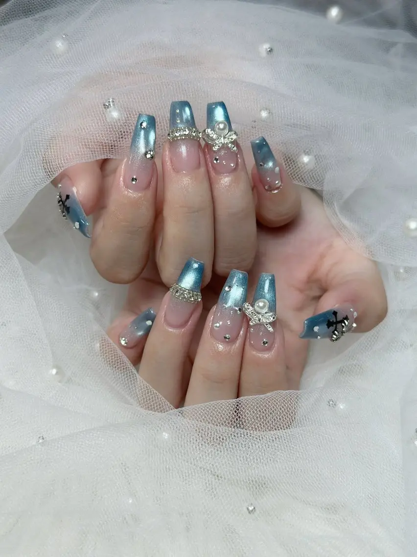 ネイル チークネイル ドット フレンチネイル グラデーション ハート ハンドネイル Julli NailStudioのネイルデザイン