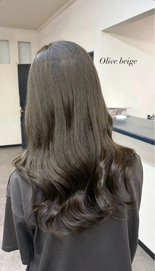 ロング ヘアカラー 浅尾 友菜のヘアスタイル
