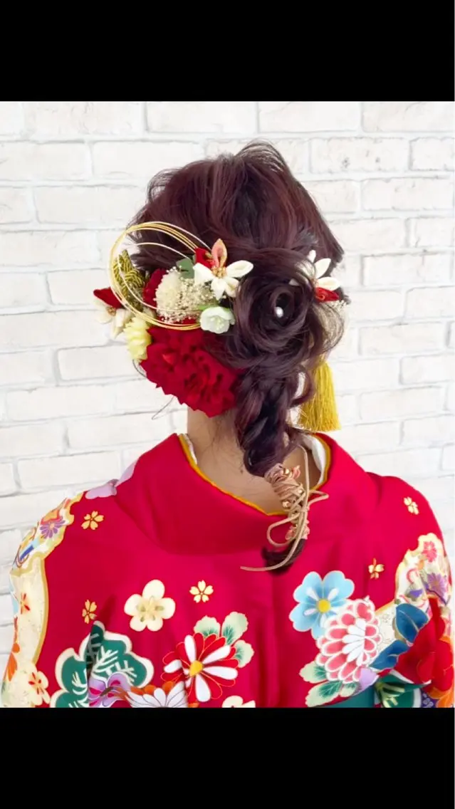セミロング 卒業式のヘアスタイル あやか 白髪ぼかしハイライトのその他イメージ