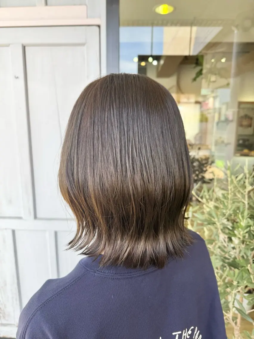 ミディアム カラー ベージュカラー オリーブベージュ ヘアカラー トリートメント ツキダテ ユイのヘアスタイル