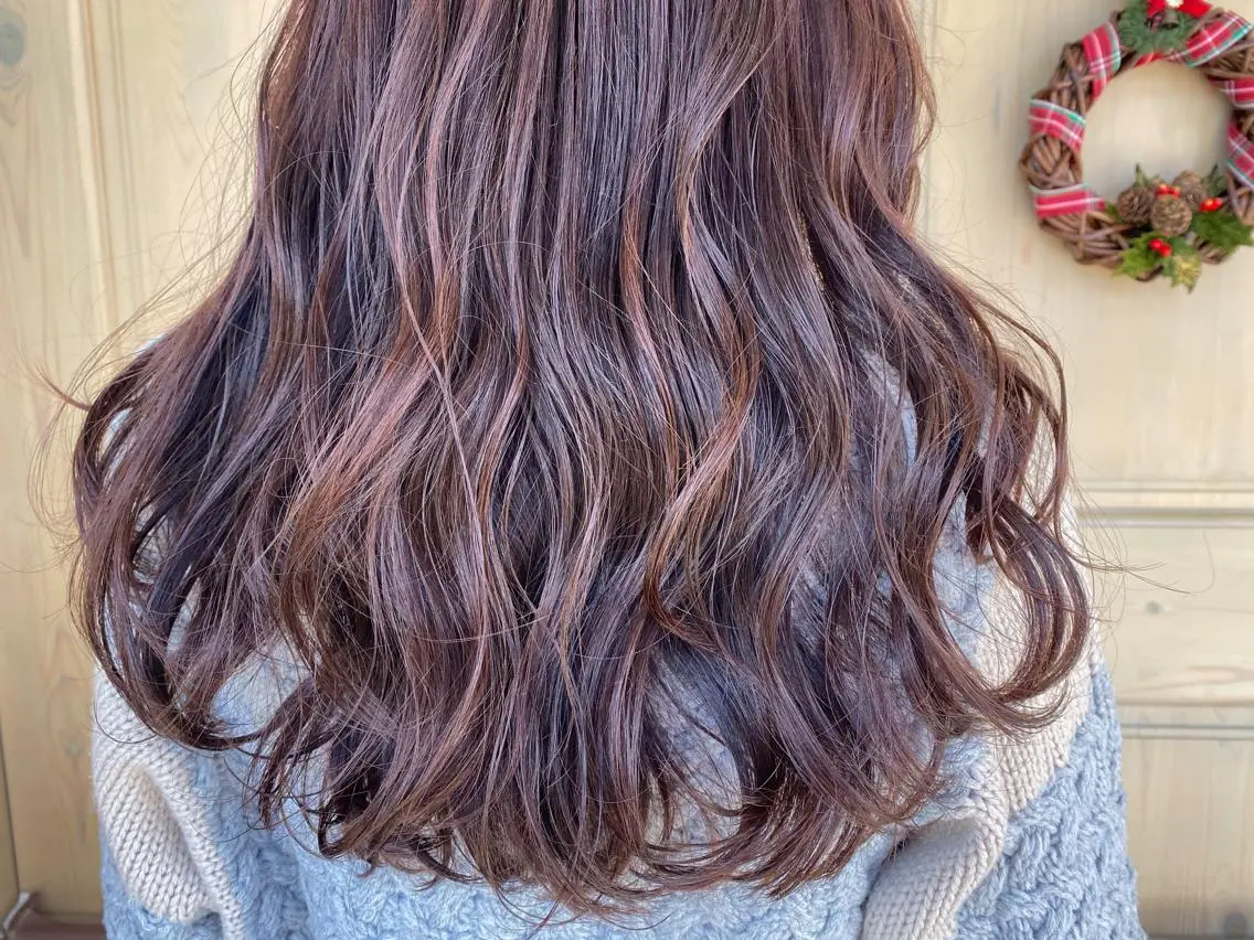 ロング カラー アッシュ ピンクカラー ピンクアッシュ カット ヘアカラー レイヤーカット/ 根本瑠実のヘアスタイル