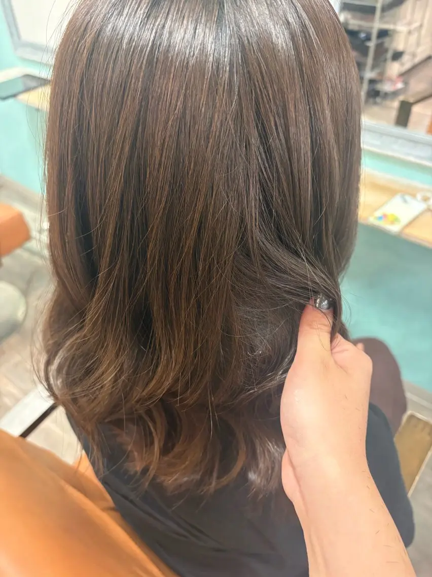 セミロング カラー アッシュ ベージュカラー ERII /伏見 カットモデル募集中!のヘアスタイル