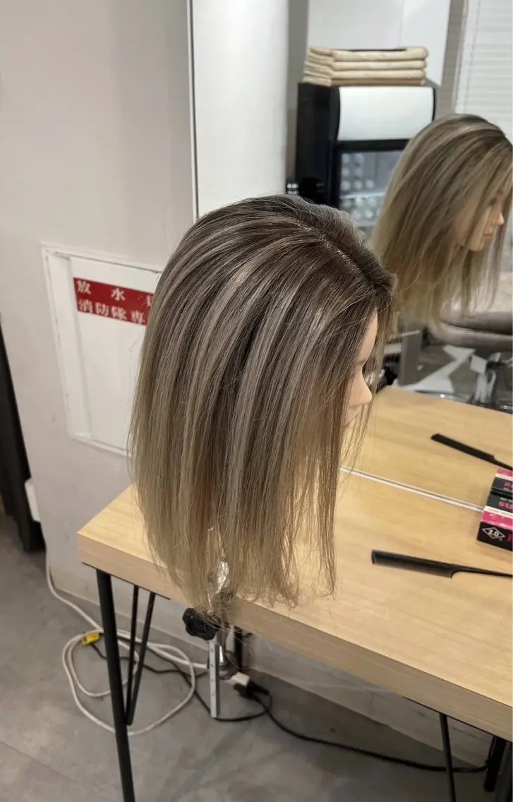 セミロング カラー バレイヤージュ ベージュカラー ホワイトベージュ レイヤーカット 指名数No.1 /NAOYAのヘアスタイル