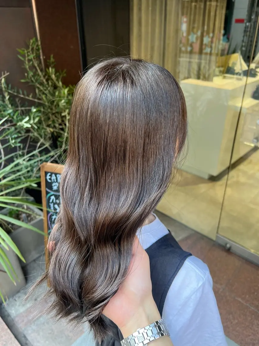 セミロング カット ヘアカラー トリートメント 美髪矯正/髪質改善 /透明感ある艶カラーのヘアスタイル
