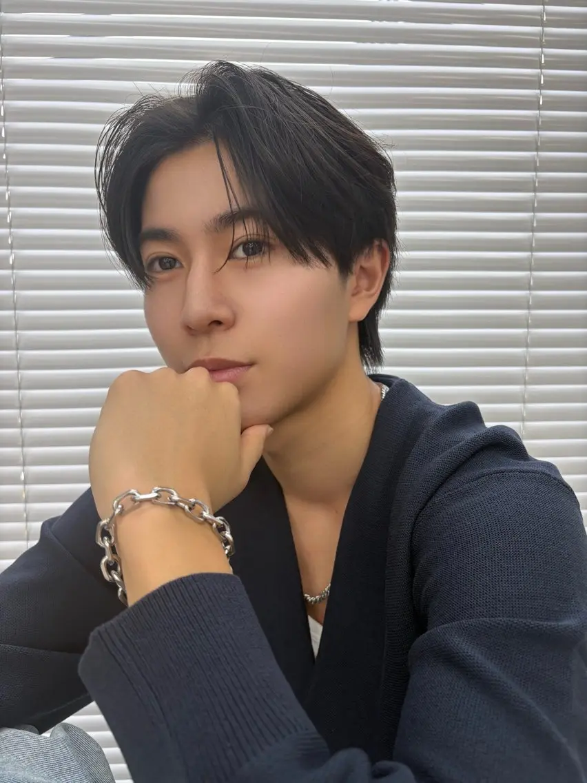 メンズ センターパート ダウンパーマ メンズパーマ ‎しゅり🇰🇷 日韓MIXメンズヘアのヘアスタイル