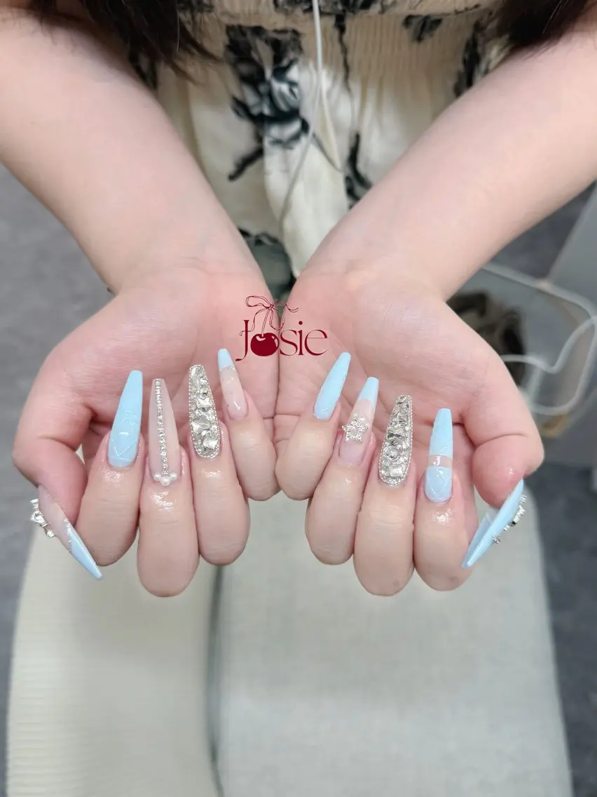 ネイル フレンチネイル ガーリー ガラスフレンチ 氷ネイル・うるうるネイル キラキラネイル ハンドネイル JOSIE nail studioのネイルデザイン