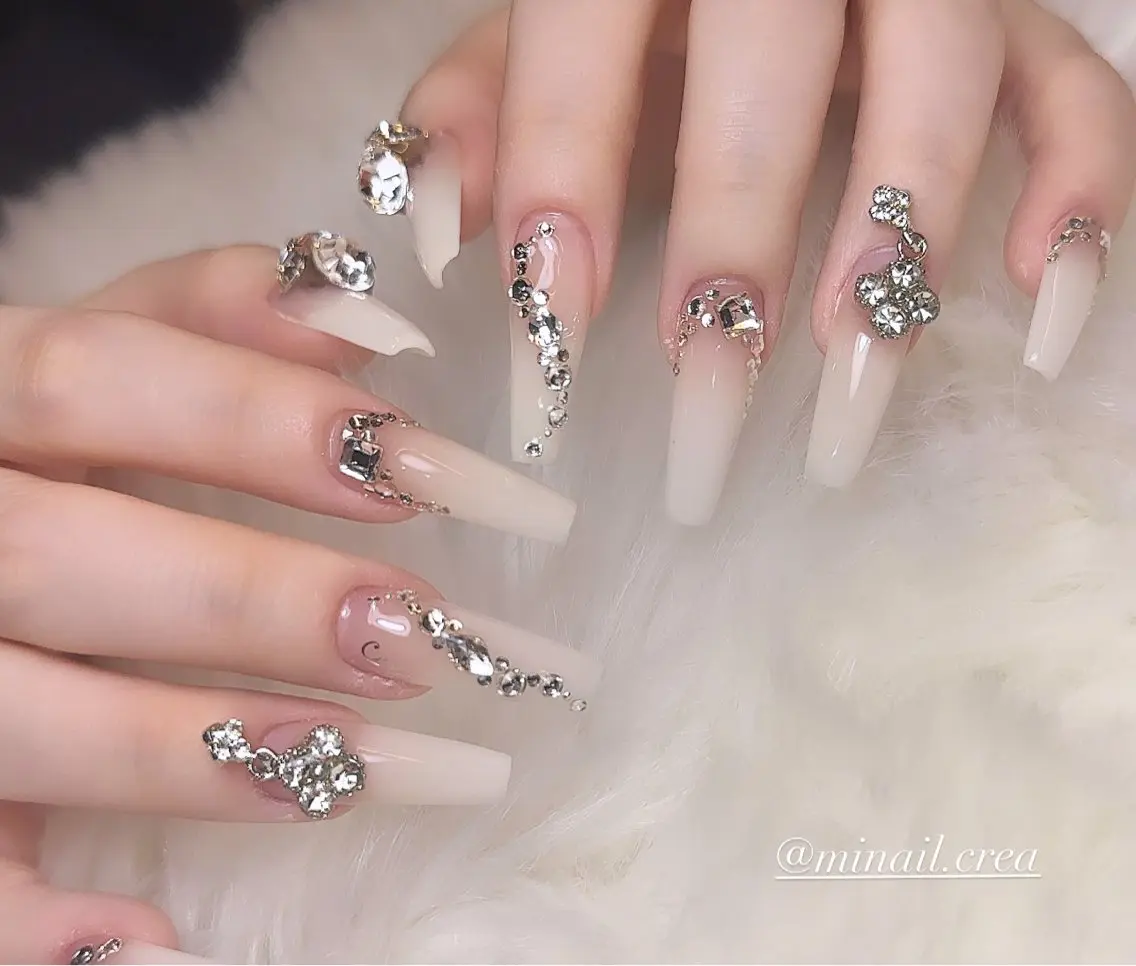 ネイル 長さ出し ジェルネイル グラデーション キラキラネイル ロングネイル ハンドネイル CReA nailのネイルデザイン