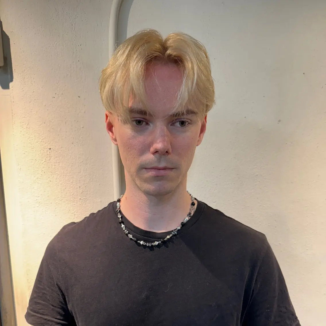 ショート カラー メンズ センターパート 抜きっぱなしブロンド カット ヘアカラー トリートメント 高松大輝/メンズ /レイヤーカットのヘアスタイル