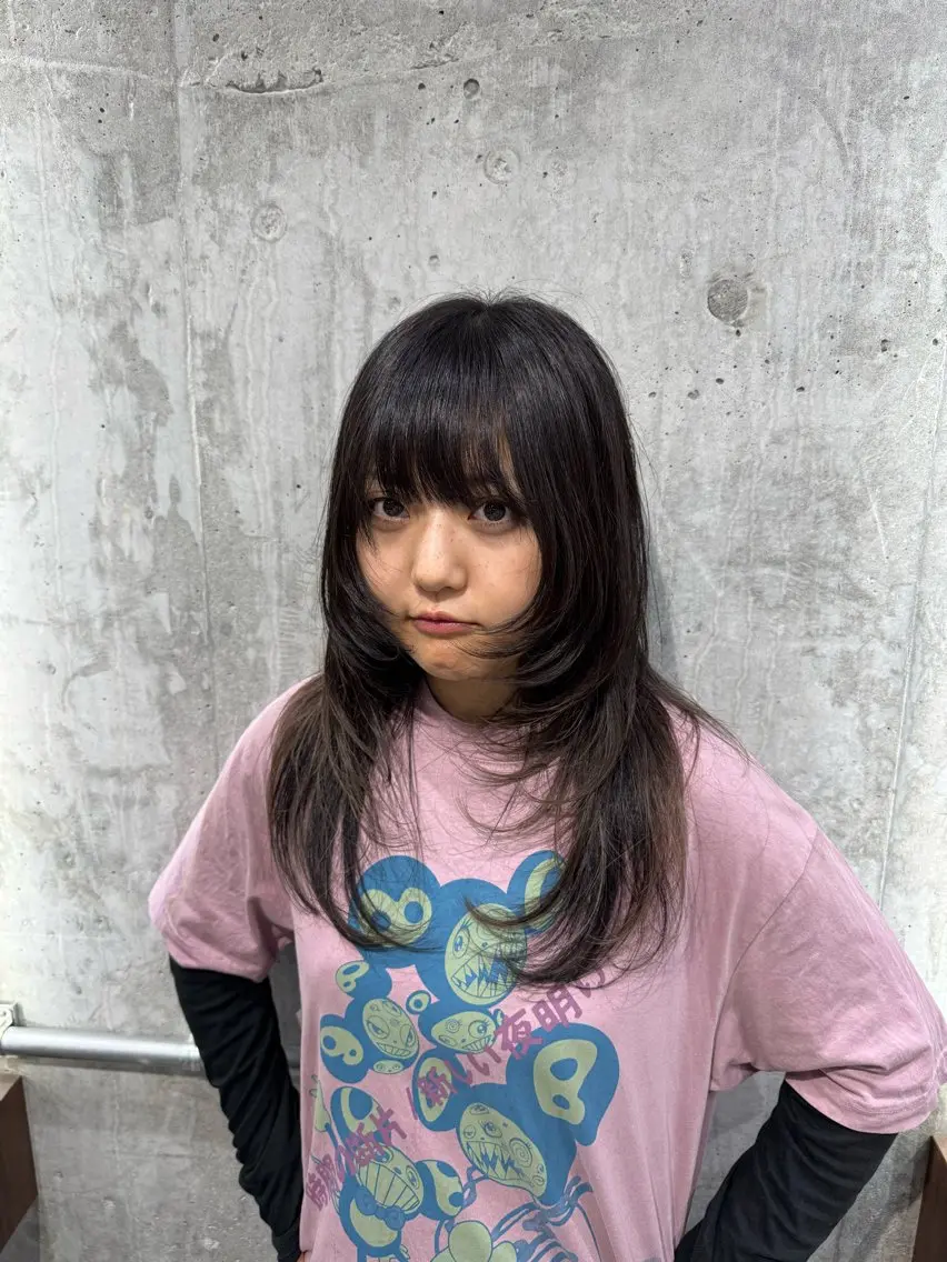 ロング レイヤーカット ホワイトブロンド RIKUTOのヘアスタイル