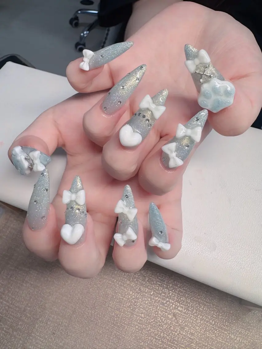 ネイル オーロラネイル フレンチネイル ジェルネイル ハロウィン キラキラネイル ハンドネイル H.baby Nail Salonのネイルデザイン