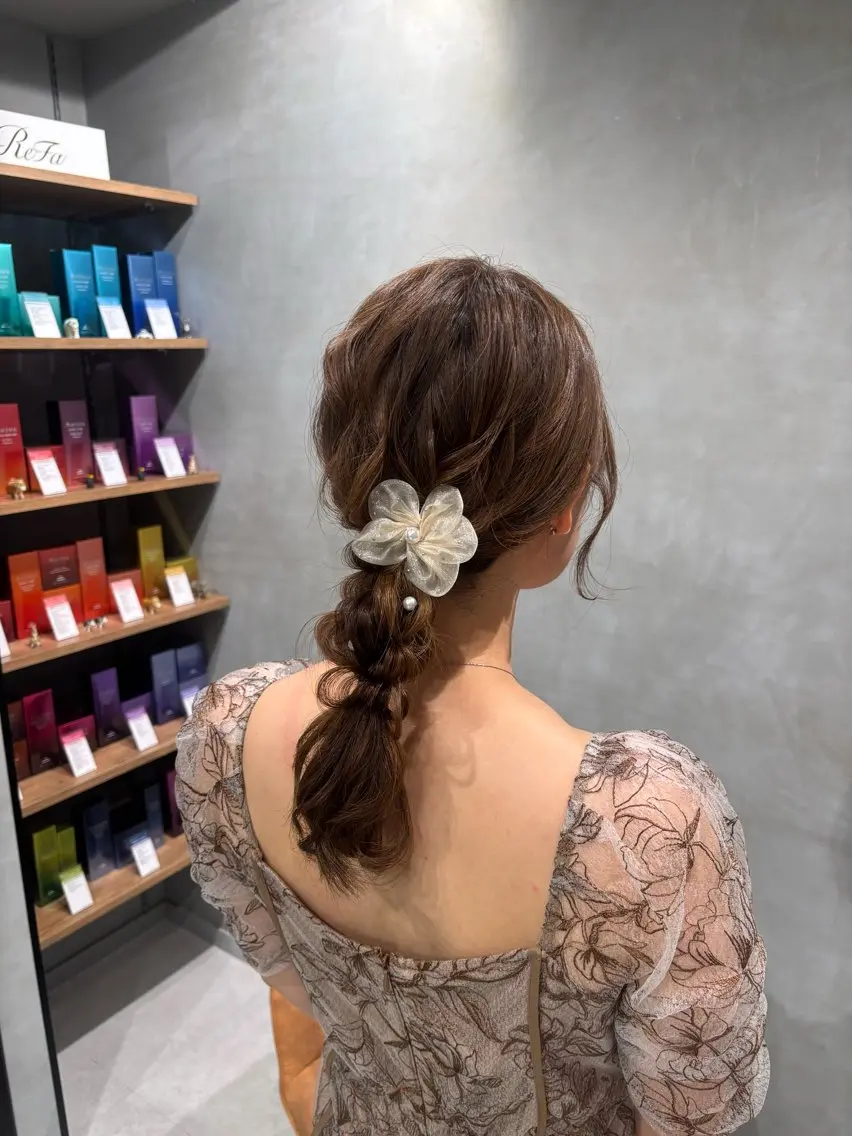ショート ヘアアレンジ ヘアセット girly上品ヘア 🎀／ベージュikuのヘアスタイル