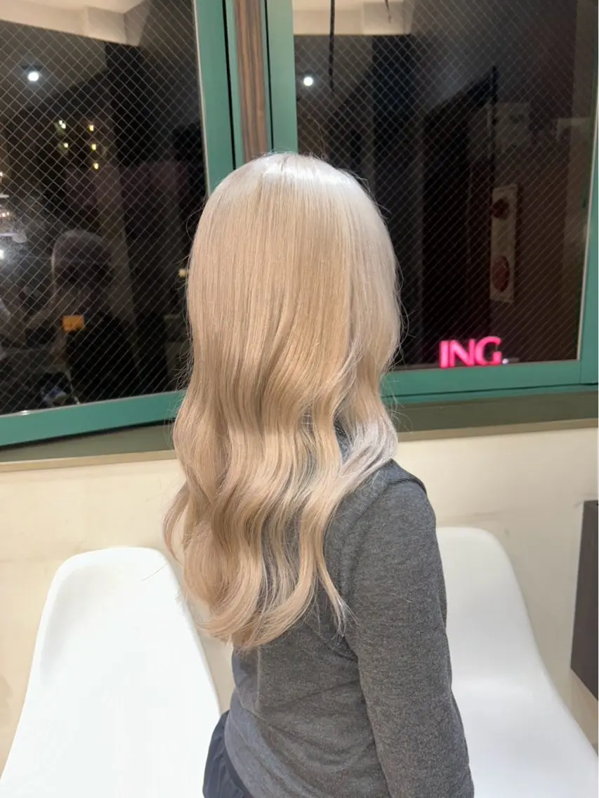 ミディアム カラー ベージュカラー ミルクティーベージュ ヘアカラー トリートメント GiseL 博多筑紫口店のヘアスタイル